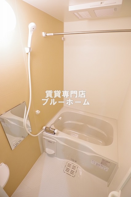 バス・シャワールーム　浴室乾燥機付きのお風呂！