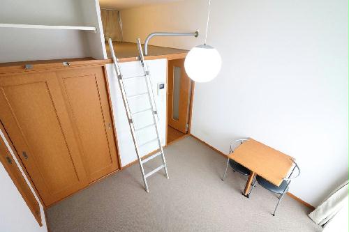 居室・リビング　ロフトを上手く活用すれば広々とした洋室を確保！