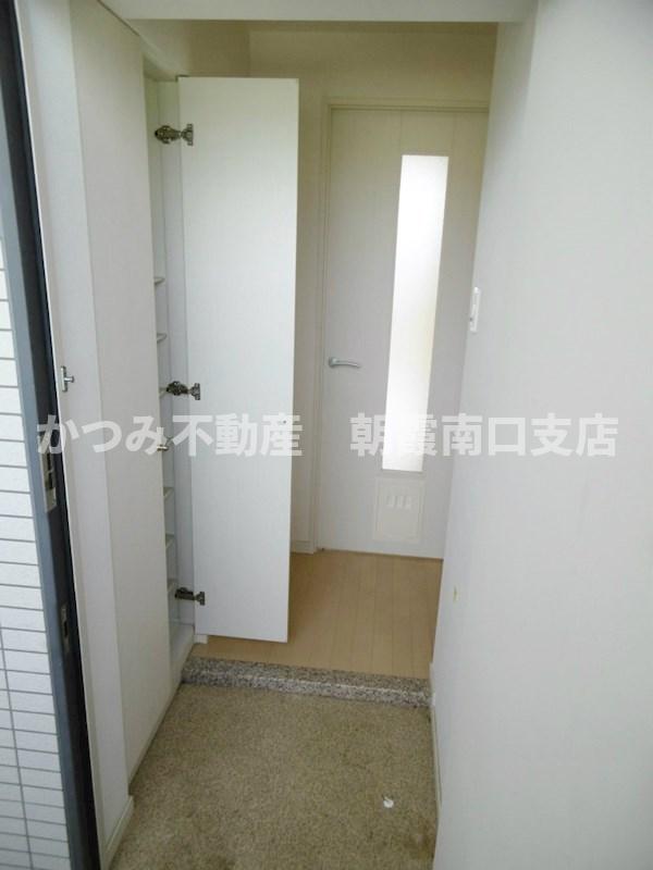 玄関　同物件・別号室写真