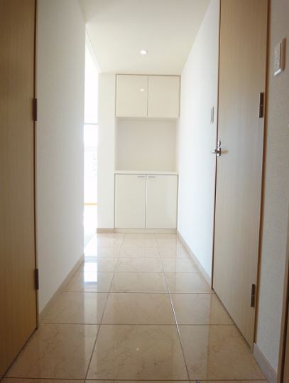 玄関　※別部屋の参考写真です。