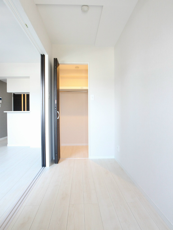 その他部屋・スペース　室内用の物干し竿あります。