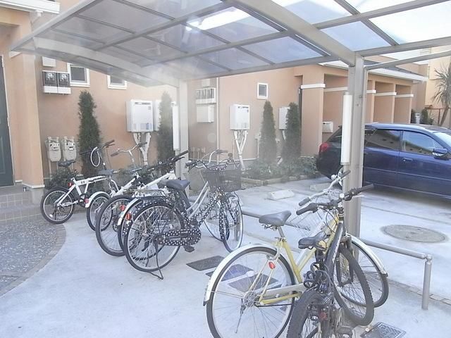 駐車場　★屋根付き駐輪場★