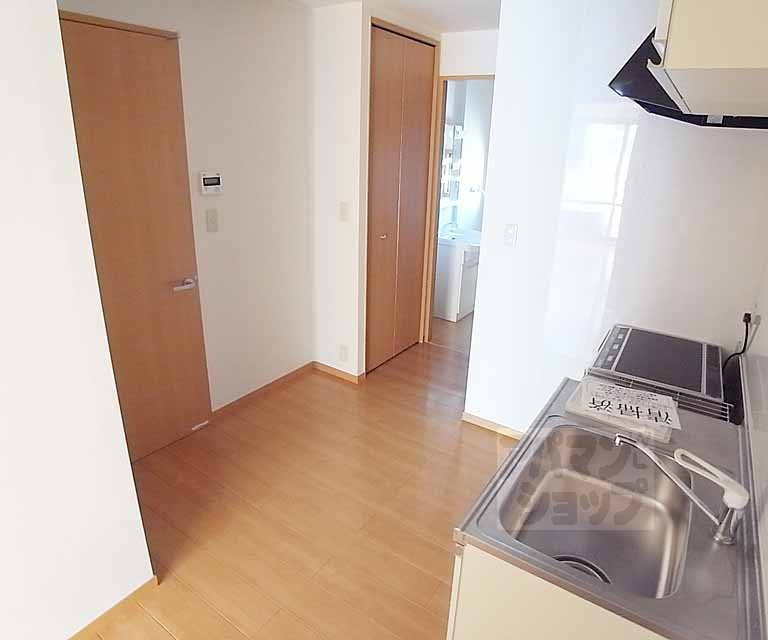 キッチン　少し余裕あるキッチンスペースです。