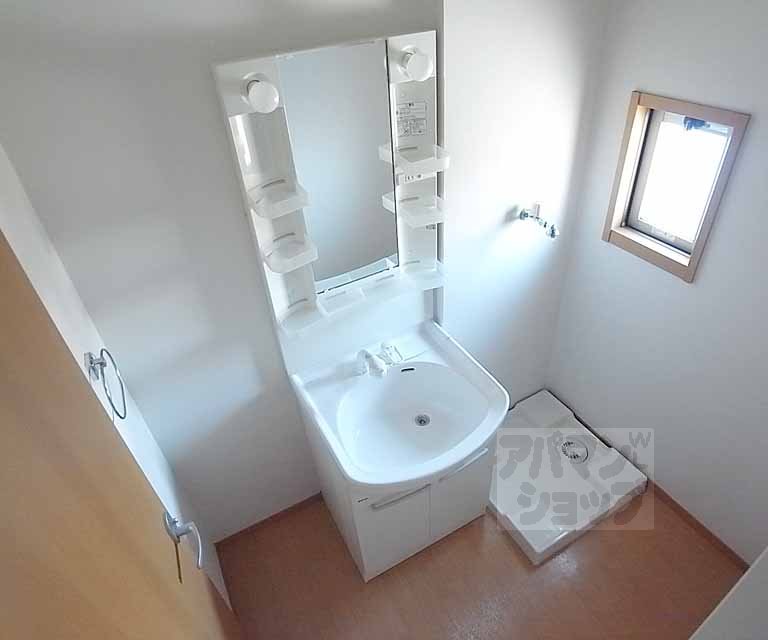 洗面設備　洗濯機置き場、シャンプードレッサー