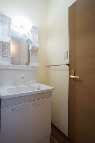 洗面設備　脱衣スペースもあります