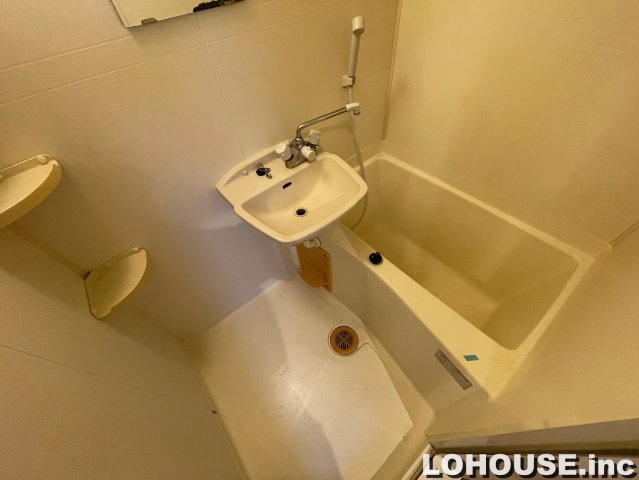 バス・シャワールーム　※反転間取りの写真です。