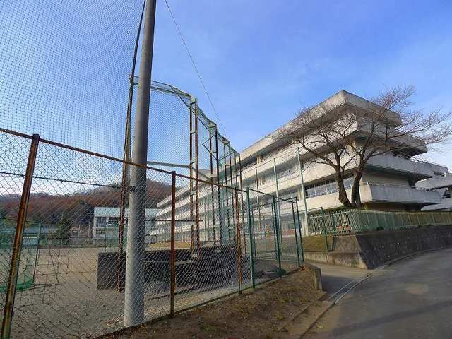 中学校　桐生市立川内中学校（中学校）まで100m