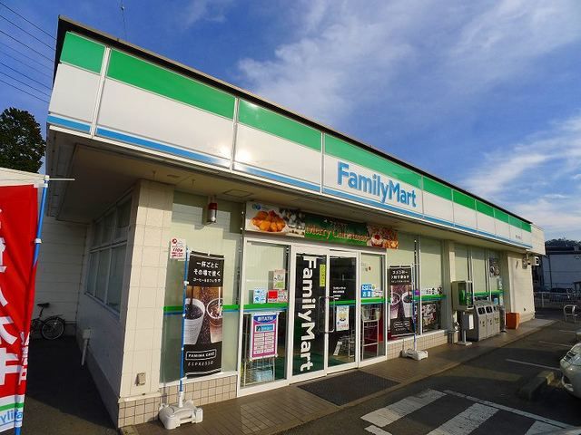 コンビニ　ファミリーマート桐生川内町店（コンビニ）まで1400m