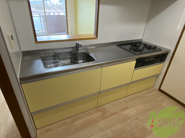 キッチン　キッチンはオシャレなデザインでした。洗い場も大きい。