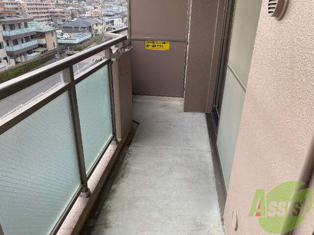 バルコニー　バルコニーは幅があり、広い印象を受けました。