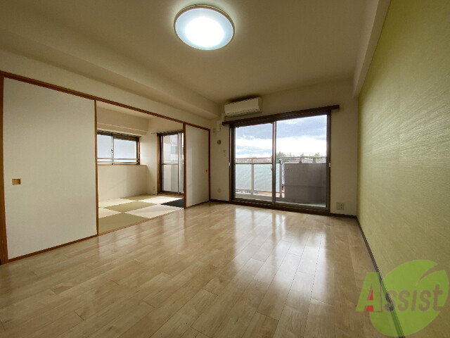 居室・リビング　キッチン側からＬＤを撮影。イメージを掴んでくださいね。