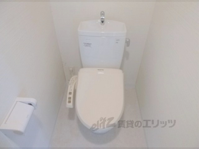 トイレ　ウォシュレット付です・