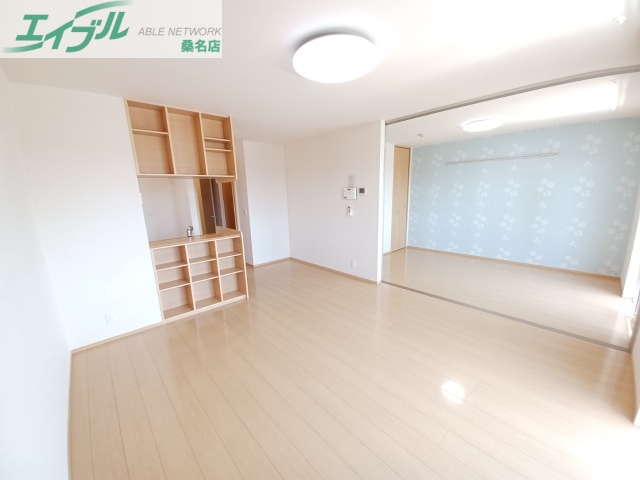 居室・リビング　同物件別室画像