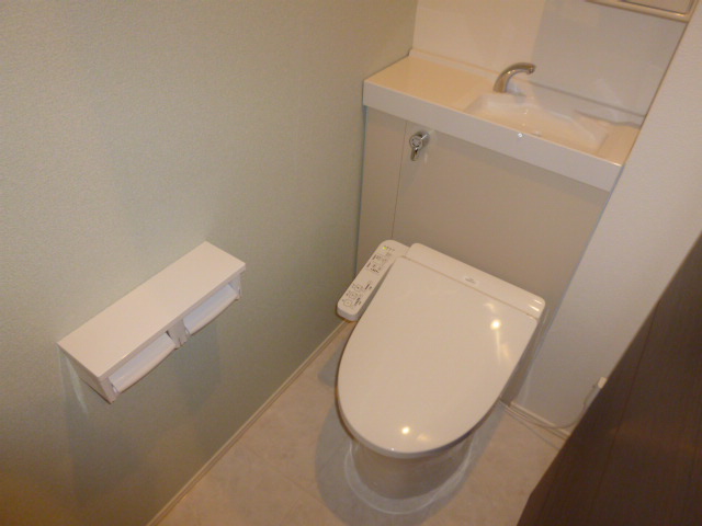 トイレ　温水洗浄便座