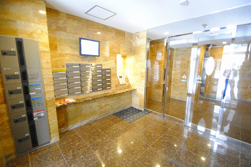 エントランス　オートロック+防犯ビデオ録画です