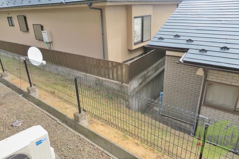 バルコニー　お天気の良い日は布団も干せてポカポカです。