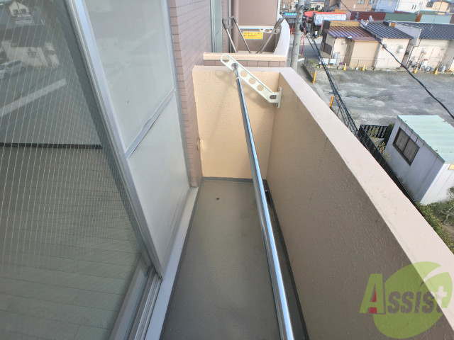 バルコニー　南向きでお洗濯もはかどりそうなバルコニーですね