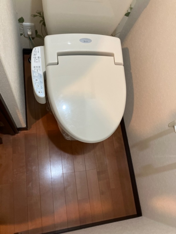トイレ　温水洗浄暖房便座