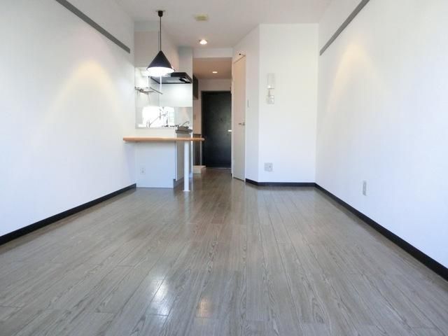 居室・リビング　バルコニーから見たお部屋