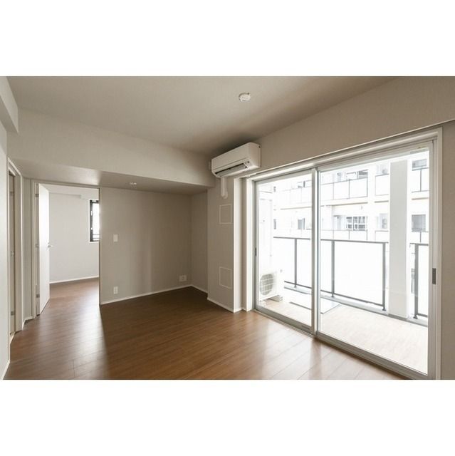 居室・リビング　内観1