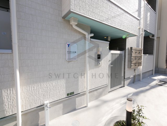 エントランス　落ち着いたエントランスです