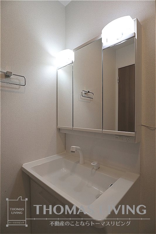 洗面設備　女性に嬉しい独立洗面台。