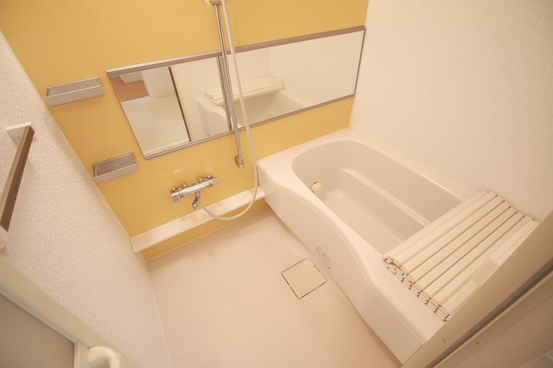 バス・シャワールーム　同タイプ、別部屋写真