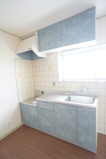 キッチン　上下収納豊富・調理スペースあり！使い勝手の良いキッチンです♪