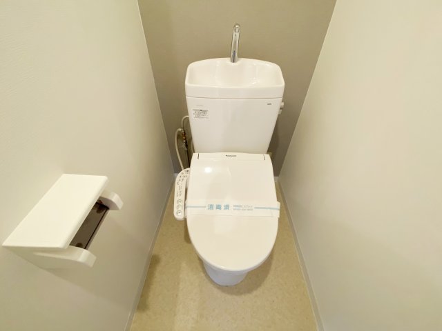 トイレ　別号室の参考写真です。