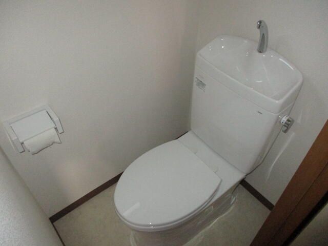トイレ　参考写真（同物件別部屋）