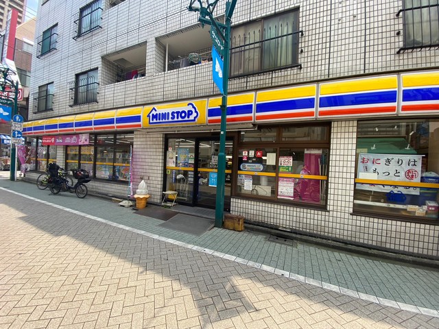 コンビニ　ミニストップ北千住店（コンビニ）まで369m