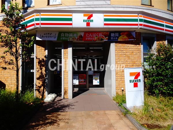 コンビニ　セブンイレブン 世田谷新代田駅前店（コンビニ）まで884m
