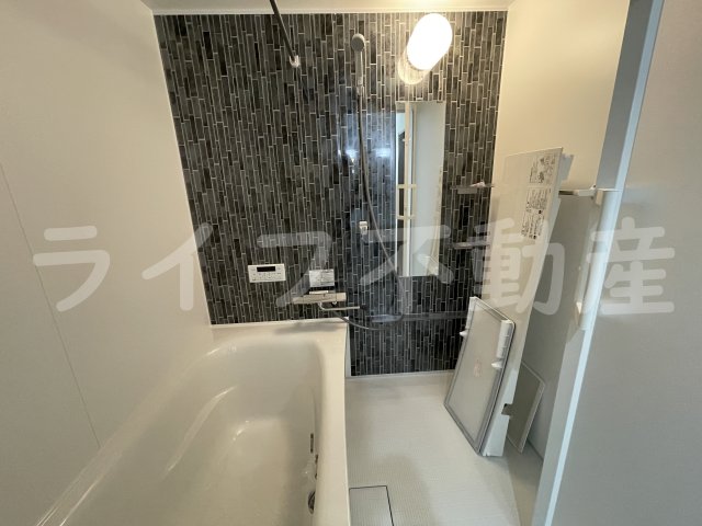 バス・シャワールーム　落ち着いた空間のお風呂です