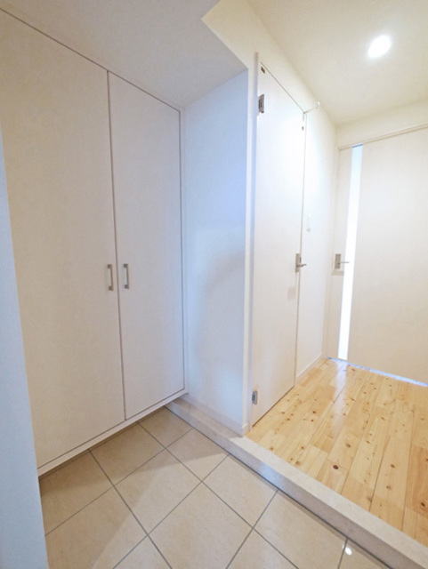 玄関　広い玄関スペースが魅力です