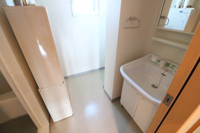 洗面設備　広々脱衣所スペース♪