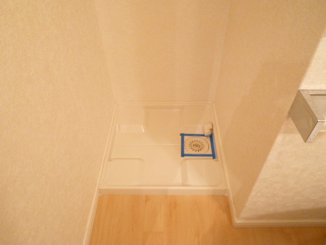 洗面設備　明るい洗面所です