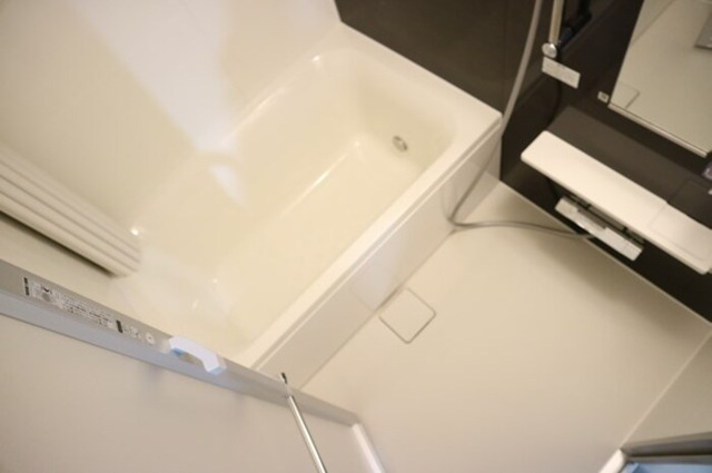 バス・シャワールーム　追い焚き機能・浴室乾燥機付きで便利！