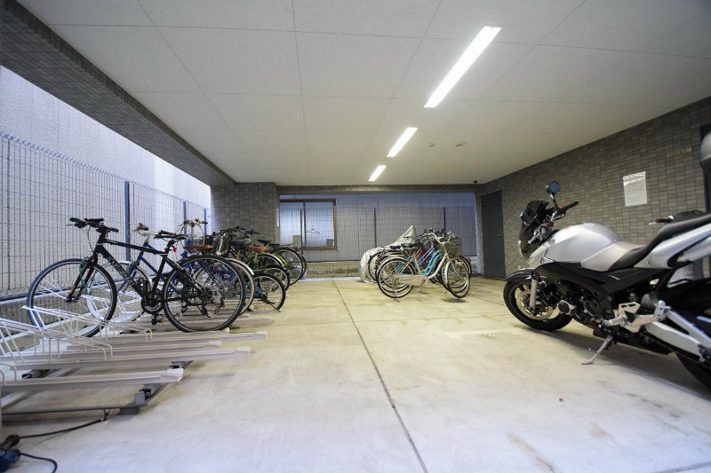 その他共有部分　広々屋根付き駐輪場＆バイク置き場（空き要確認）