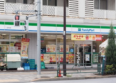 コンビニ　ファミリーマート谷中店（コンビニ）まで275m