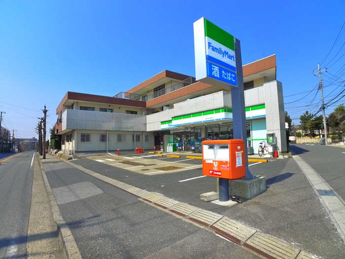 コンビニ　ファミリーマート（コンビニ）まで329m