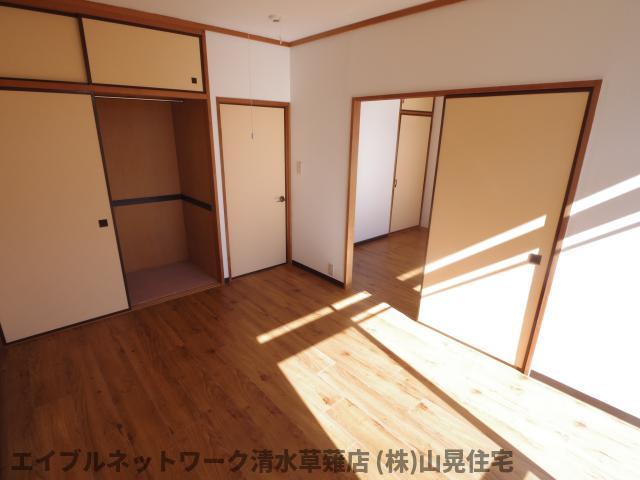 居室・リビング　こちらのリビングで趣味の時間をお楽しみください