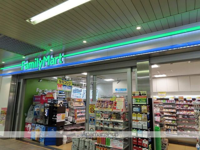 コンビニ　ファミリーマート（コンビニ）まで442m
