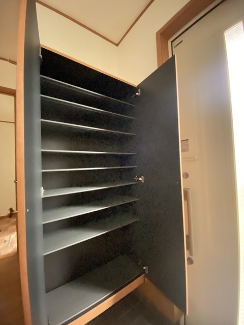 玄関　自慢のシューズを大切に、キレイに収納できます☆
