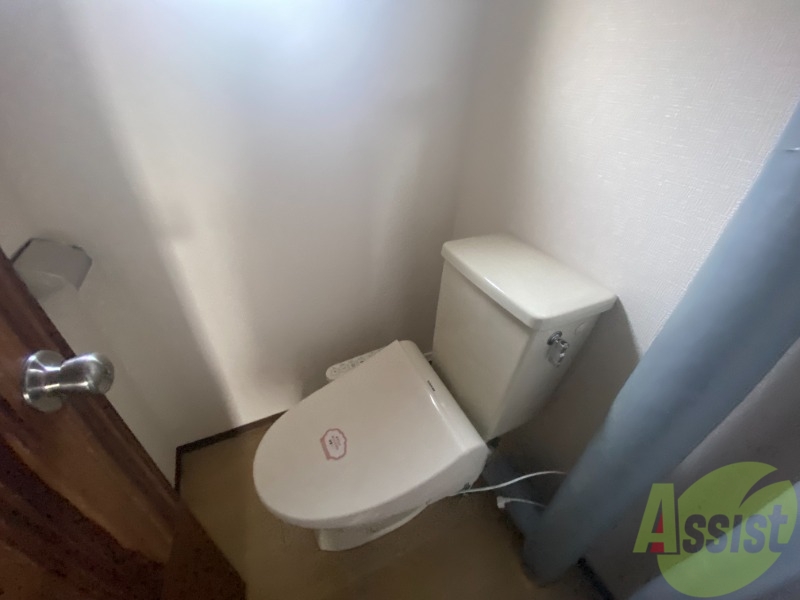 トイレ　温水洗浄便座付きのトイレは、使用しやすくうれしいですね。