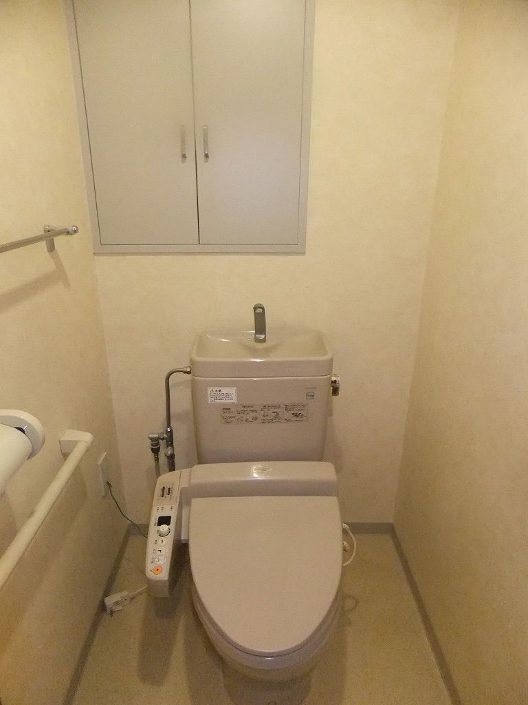 トイレ　温水洗浄便座(別部屋参考写真)