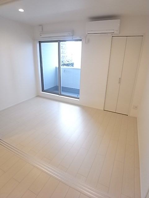 その他部屋・スペース　広くて明るい寝室