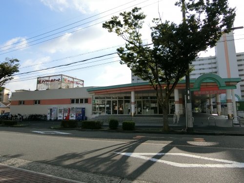 スーパー　デイリーカナート　鶴山台店（スーパー）まで1621m
