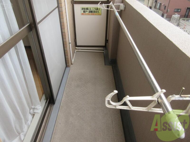 バルコニー　十分洗濯物を干していただけます。