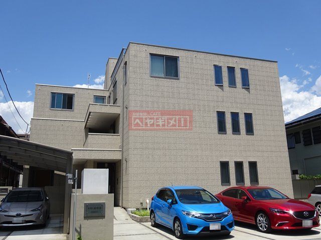 建物外観　駐車場