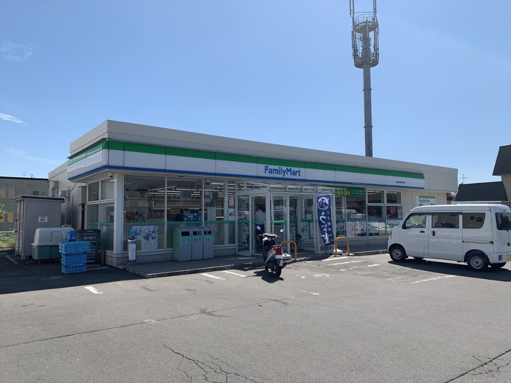 コンビニ　ファミリーマート 青森新城平岡店（コンビニ）まで641m